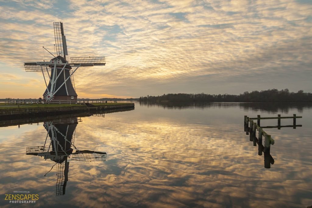 Cold december afternoon - Helpermolen Paterswoldse Meer
