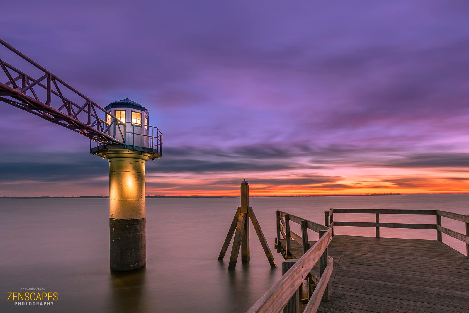 Zonskomst - Oude vuurtoren Oostmahorn Friesland